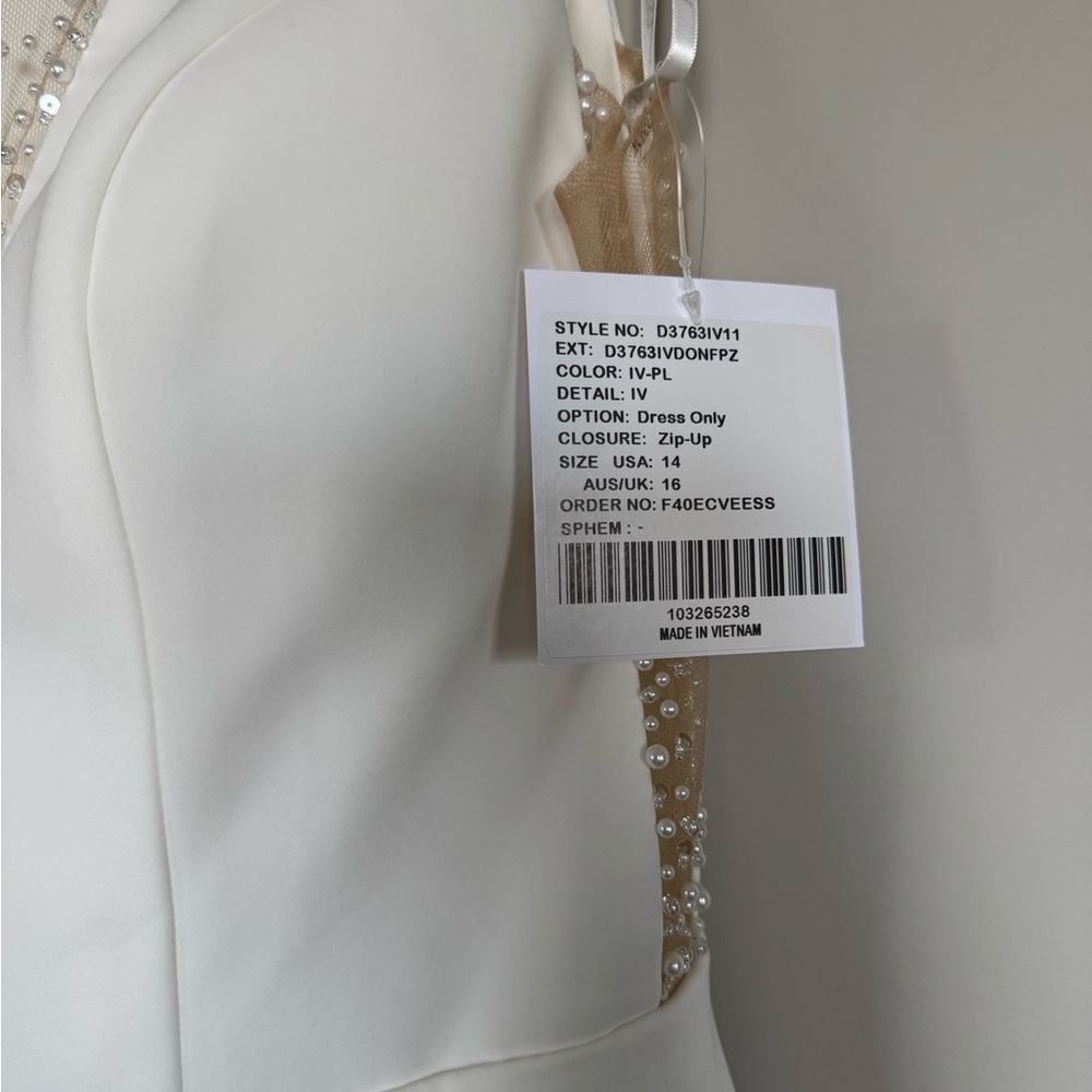 Essense of Australia | Wedding Dress - Picture 3 of 11